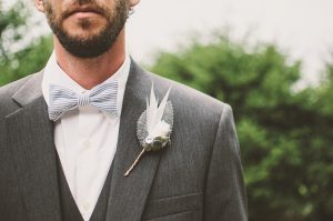 איך להצטלם נכון עם חליפה בחתונה